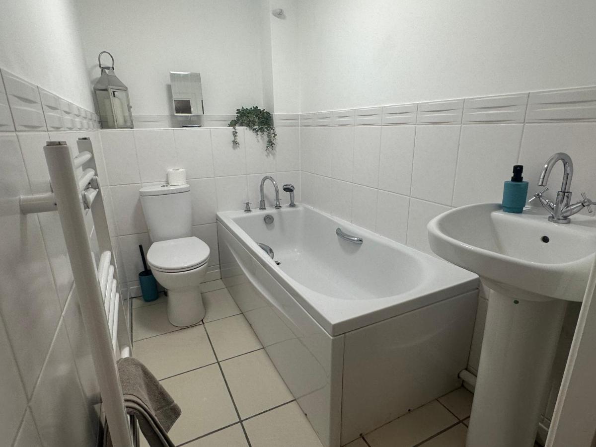 Superb 2 Bed 2 Bathroom Free Parking Derby Exteriör bild